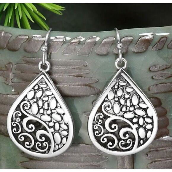 Buy 1 or More Pairs Silver Earrings NWOT Discounts on 3 or more! - Picture 8 of 10